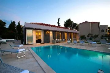 Contemporary Seafront Villa with Pool in Sutivan