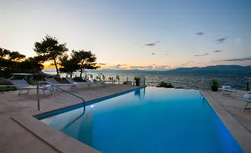 Contemporary Seafront Villa with Pool in Sutivan