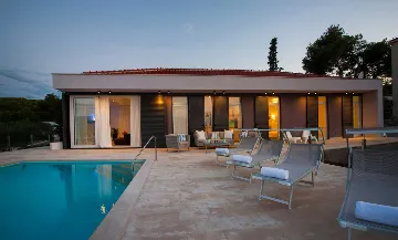 Contemporary Seafront Villa with Pool in Sutivan