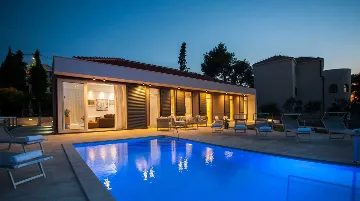 Contemporary Seafront Villa with Pool in Sutivan