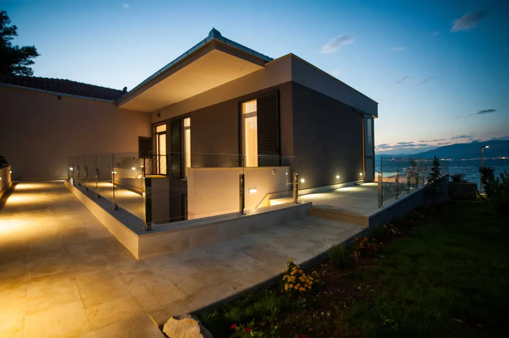 Contemporary Seafront Villa with Pool in Sutivan