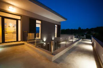 Contemporary Seafront Villa with Pool in Sutivan