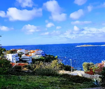 Modern Seaside Villa with Heated Pool in Rogoznica