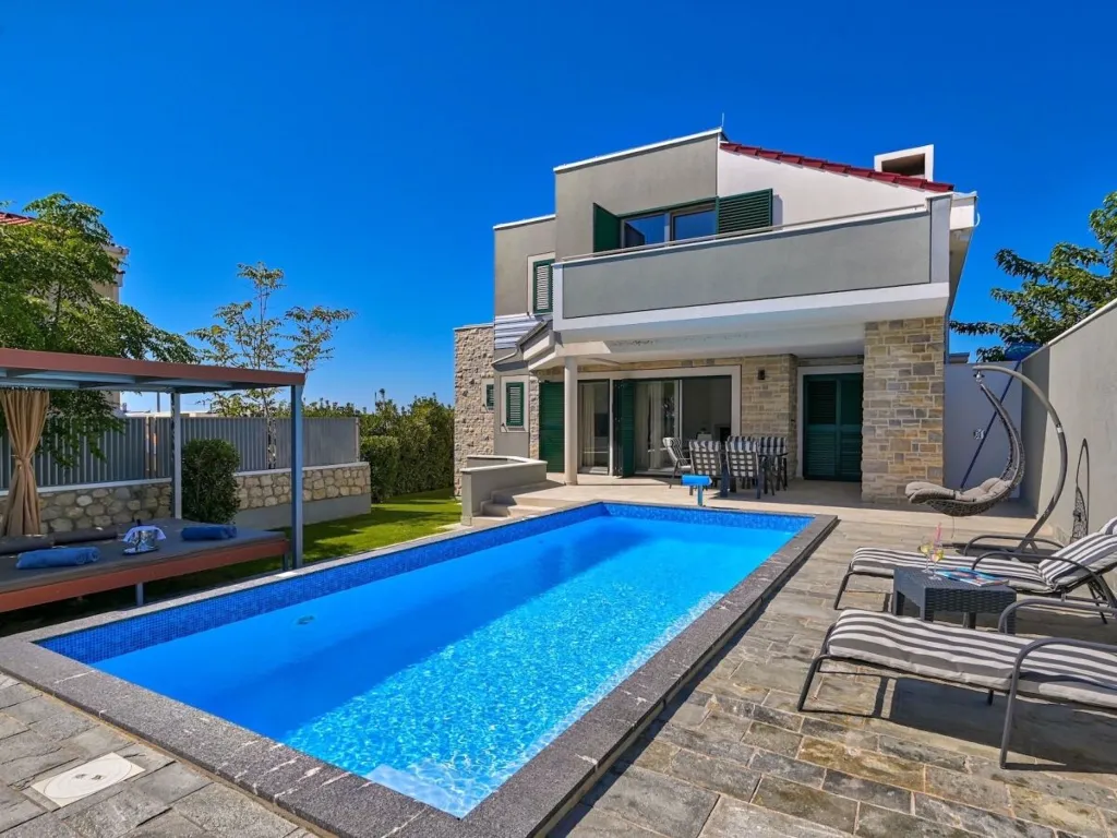 Modern Villa with Heated Pool in Novalja