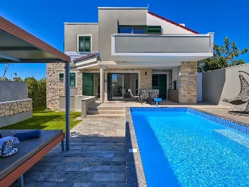 Modern Villa with Heated Pool in Novalja