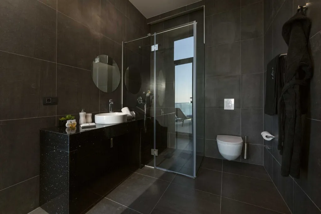 Modern 5-Bedroom Villa with Infinity Pool, Orašac