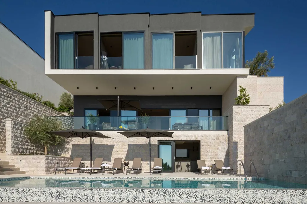 Modern Villa with Infinity Pool in Orašac