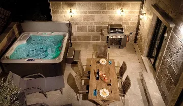 Charming Heritage Villa with Jacuzzi in Hvar