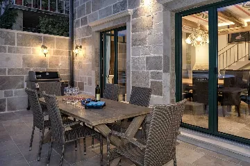 Charming Heritage Villa with Jacuzzi in Hvar