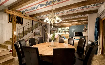 Charming Heritage Villa with Jacuzzi in Hvar