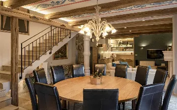 Charming Heritage Villa with Jacuzzi in Hvar