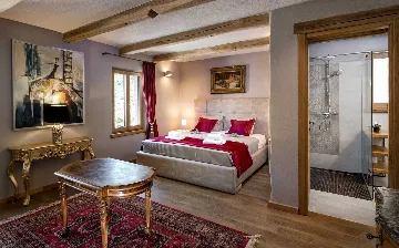 Charming Heritage Villa with Jacuzzi in Hvar