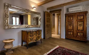 Charming Heritage Villa with Jacuzzi in Hvar