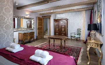 Charming Heritage Villa with Jacuzzi in Hvar