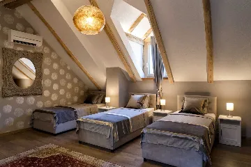 Charming Heritage Villa with Jacuzzi in Hvar