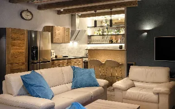 Charming Heritage Villa with Jacuzzi in Hvar