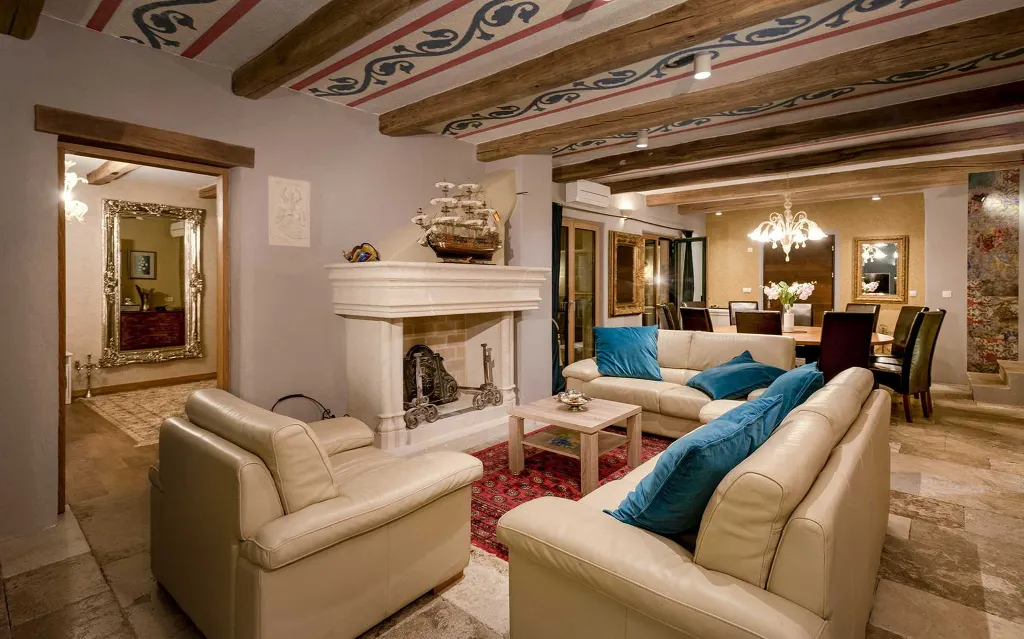 Charming Heritage Villa with Jacuzzi in Hvar