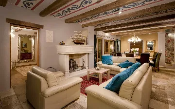 Charming Heritage Villa with Jacuzzi in Hvar