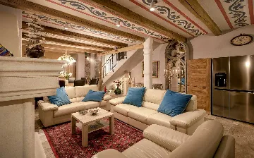 Charming Heritage Villa with Jacuzzi in Hvar