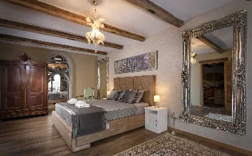 Charming Heritage Villa with Jacuzzi in Hvar