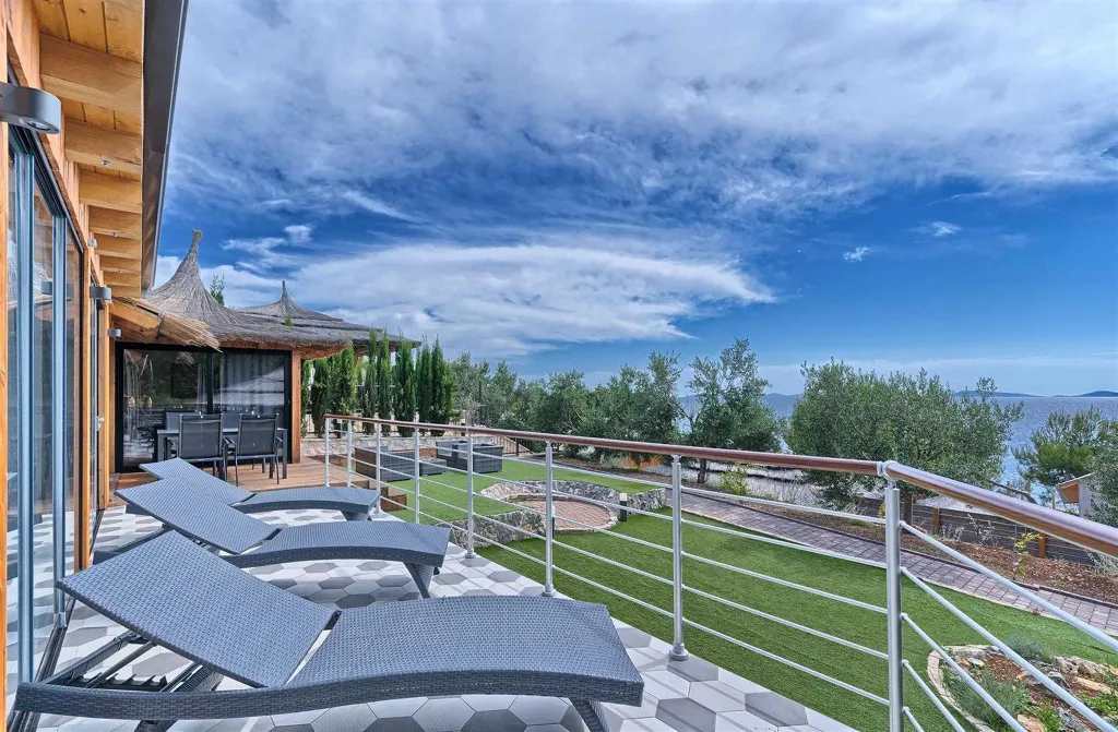 Spacious Beachfront Villa with Pool in Murter