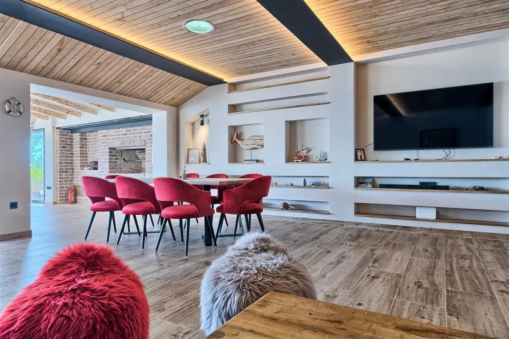 Spacious Beachfront Villa with Pool in Murter