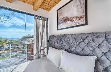 Spacious Beachfront Villa with Pool in Murter