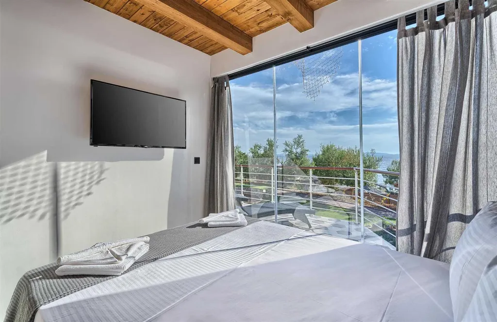 Spacious Beachfront Villa with Pool in Murter