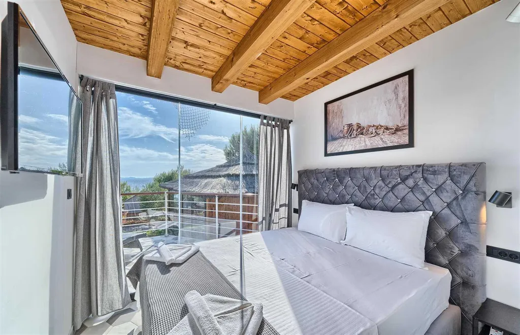 Spacious Beachfront Villa with Pool in Murter