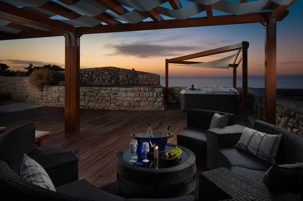 Island Retreat Villa with Lighthouse, Vis