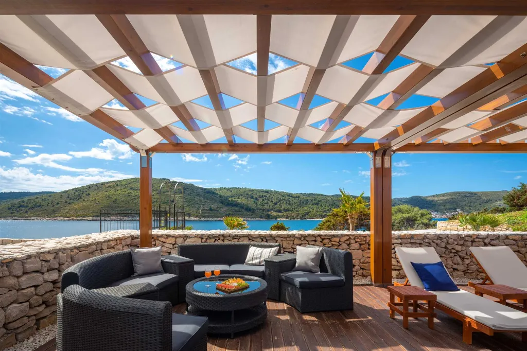 Island Retreat Villa with Lighthouse, Vis