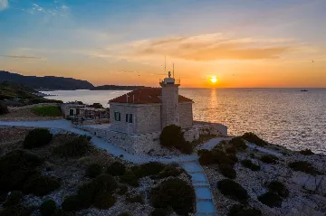Island Retreat Villa with Lighthouse, Vis