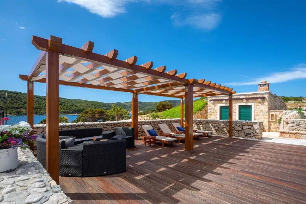 Island Retreat Villa with Lighthouse, Vis