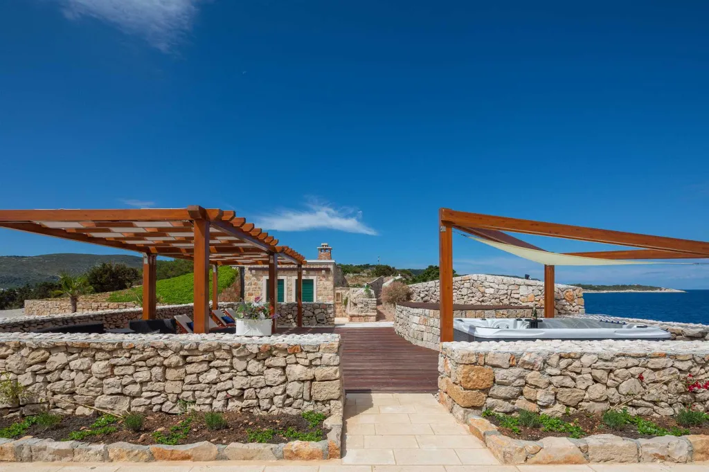 Island Retreat Villa with Lighthouse, Vis