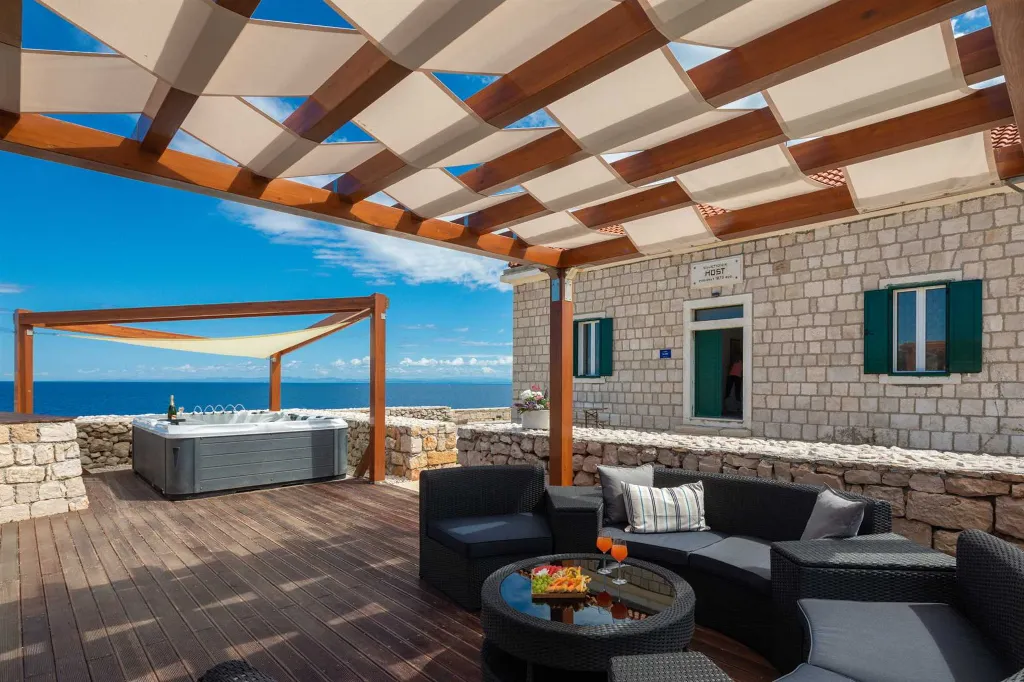 Island Retreat Villa with Lighthouse, Vis