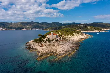 Island Retreat Villa with Lighthouse, Vis