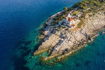 Island Retreat Villa with Lighthouse, Vis