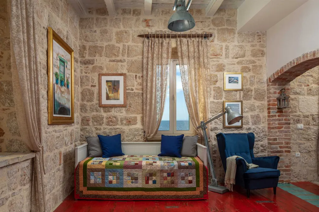 Island Retreat Villa with Lighthouse, Vis