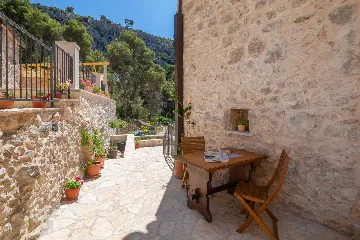 Sunlit Country Villa Retreat in Hvar Hills