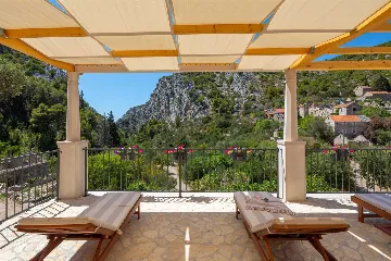 Sunlit Country Villa Retreat in Hvar Hills