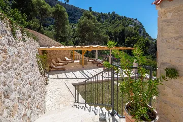 Sunlit Country Villa Retreat in Hvar Hills