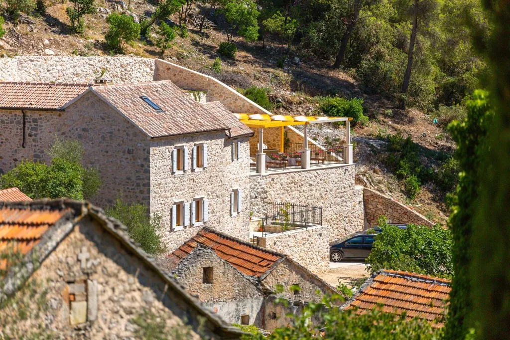 Sunlit Country Villa Retreat in Hvar Hills