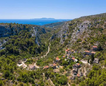 Sunlit Country Villa Retreat in Hvar Hills