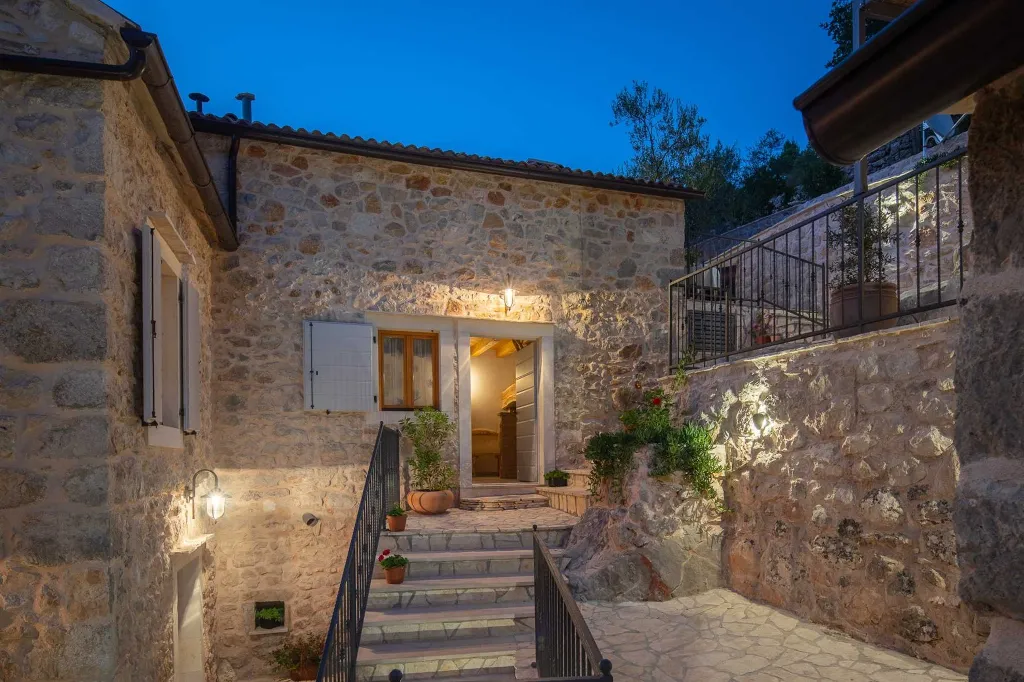 Sunlit Country Villa Retreat in Hvar Hills