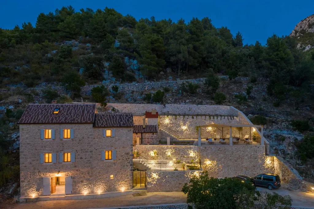 Sunlit Country Villa Retreat in Hvar Hills
