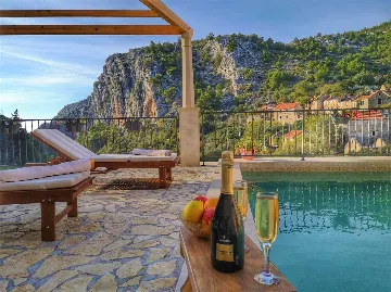 Sunlit Country Villa Retreat in Hvar Hills