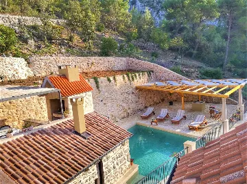 Sunlit Country Villa Retreat in Hvar Hills