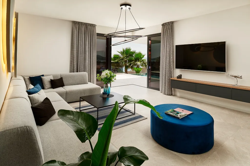 Contemporary Villa with Private Pool in Marina
