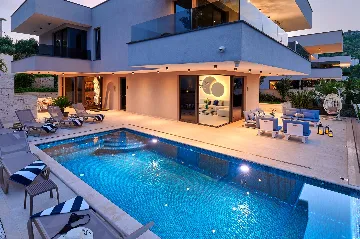 Contemporary Villa with Private Pool in Marina