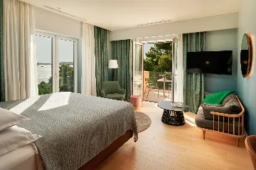 Contemporary Seaside Villa with Pool, Hvar